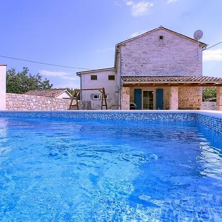 Mit Privatpool Fuer 6 Personen Ca 60 Qm In Rajki, Istrien Binnenland Von Istrien * Rajki