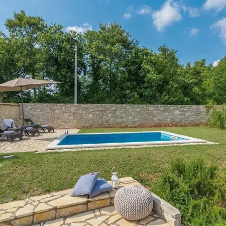 Mit Privatpool Fuer 6 Personen Ca 60 Qm In Rajki, Istrien Binnenland Von Istrien Rajki