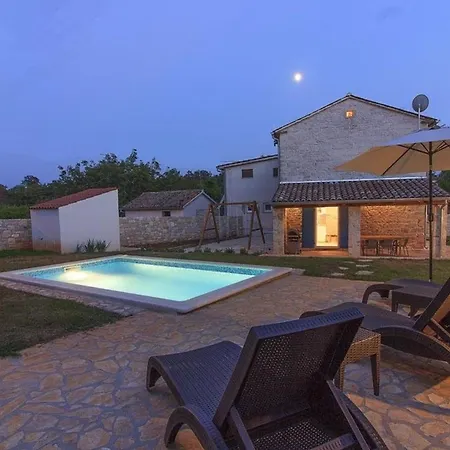 Mit Privatpool Fuer 6 Personen Ca 60 Qm In Rajki, Istrien Binnenland Von Istrien *