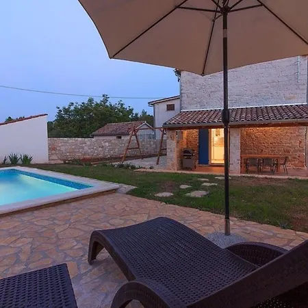 Mit Privatpool Fuer 6 Personen Ca 60 Qm In Rajki, Istrien Binnenland Von Istrien Holiday home *
