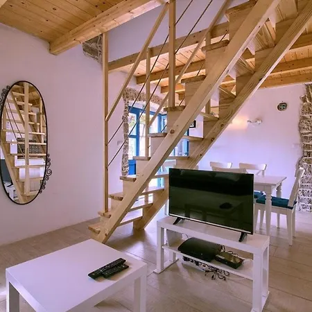 Mit Privatpool Fuer 6 Personen Ca 60 Qm In Rajki, Istrien Binnenland Von Istrien Rajki
