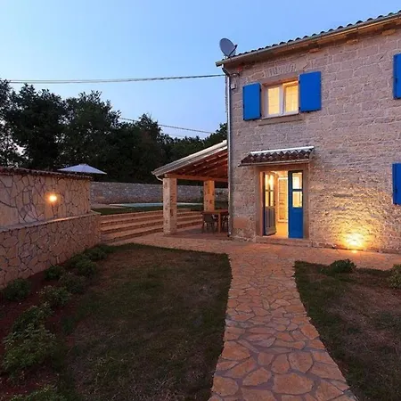 Mit Privatpool Fuer 6 Personen Ca 60 Qm In Rajki, Istrien Binnenland Von Istrien *