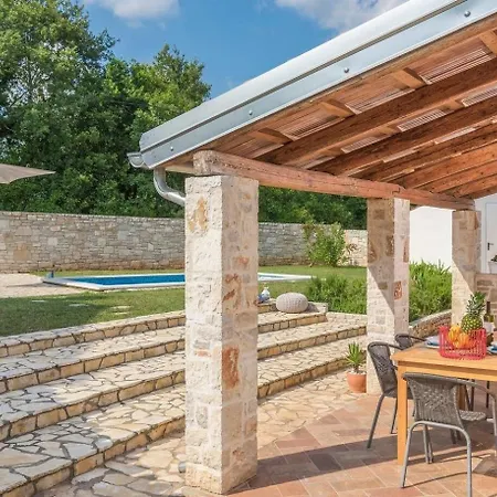 Holiday home Mit Privatpool Fuer 6 Personen Ca 60 Qm In Rajki, Istrien Binnenland Von Istrien