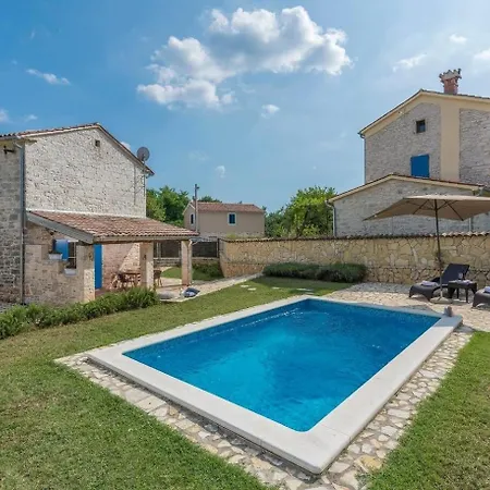 Holiday home Mit Privatpool Fuer 6 Personen Ca 60 Qm In Rajki, Istrien Binnenland Von Istrien *