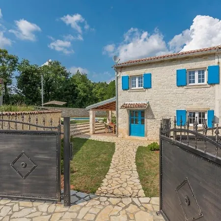 Holiday home Mit Privatpool Fuer 6 Personen Ca 60 Qm In Rajki, Istrien Binnenland Von Istrien *