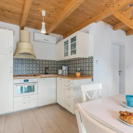 Holiday home Mit Privatpool Fuer 6 Personen Ca 60 Qm In Rajki, Istrien Binnenland Von Istrien Rajki